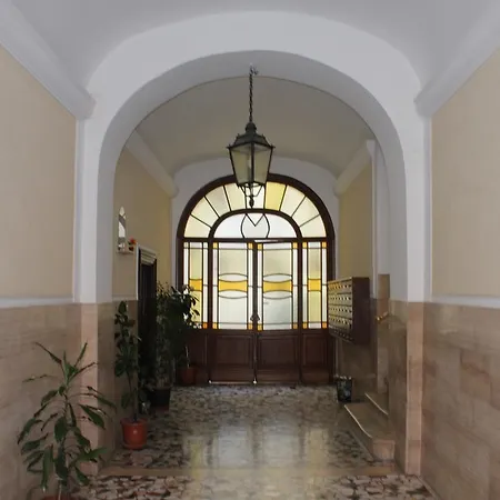 Candia Vatican Guest house 3*